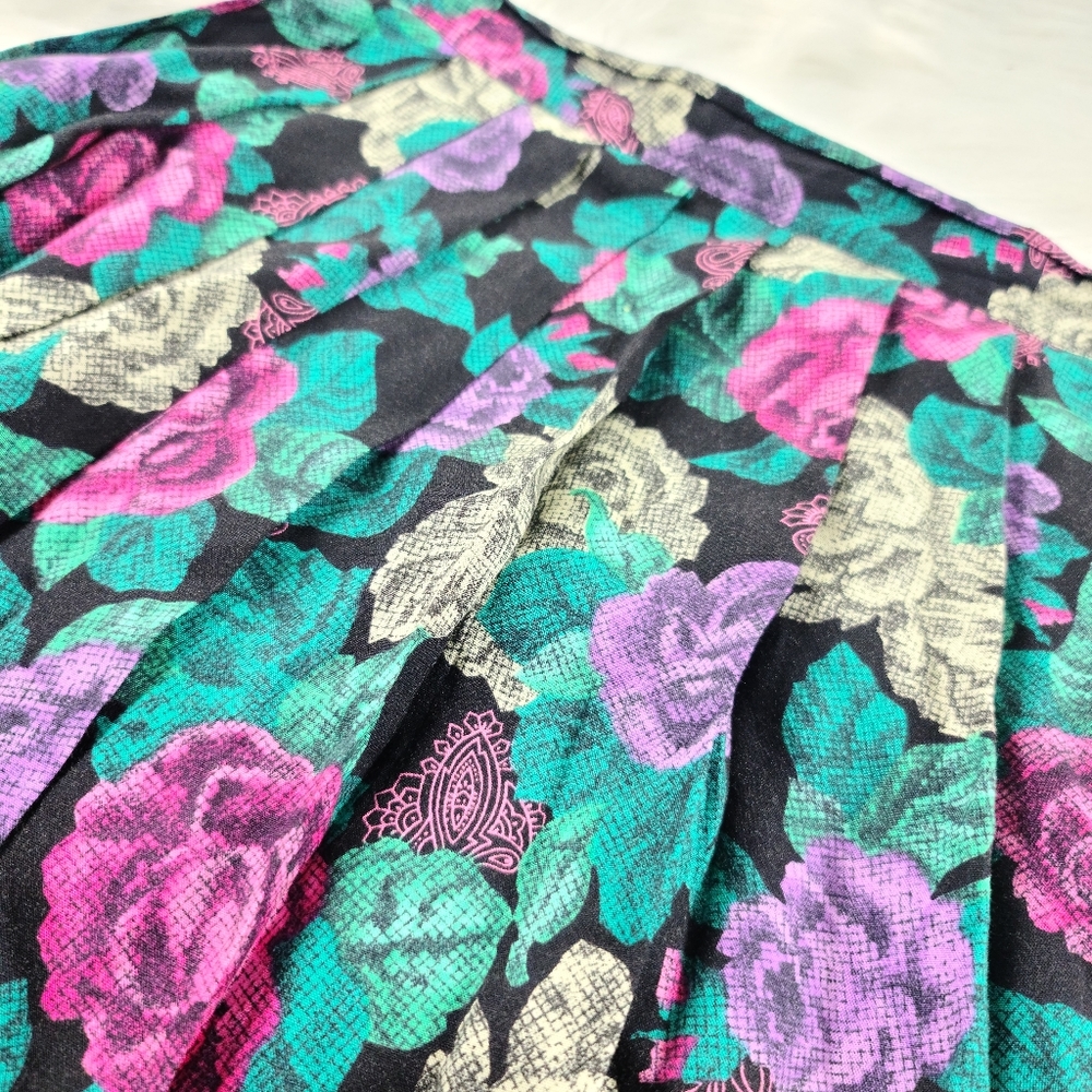Ladies Vintage Distinction size 8 Mandala Skirt